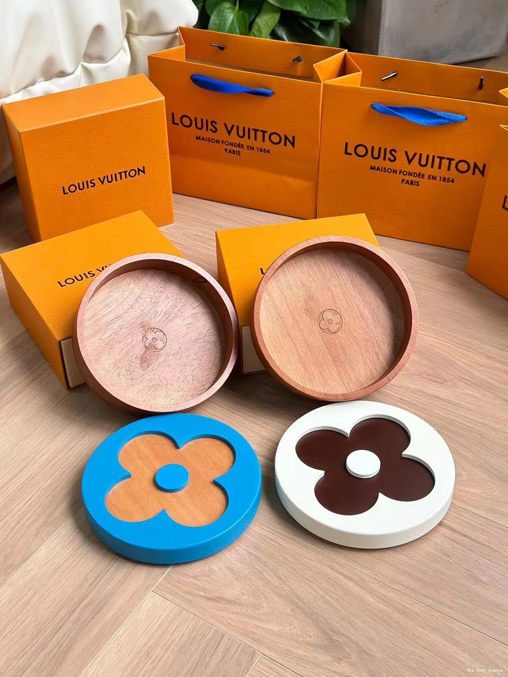 BOX CUSTOM LV FLOWER 0805